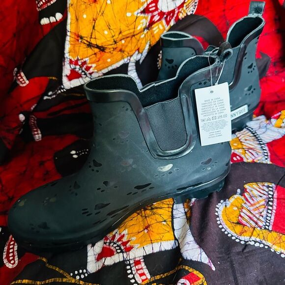 Rubber Boots women size 11 NWT puppy print design - Picture 1 of 7